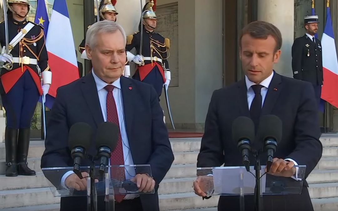 Macron y Rinne dan 12 días a Johnson para esclarecer sus planes sobre el Brexit