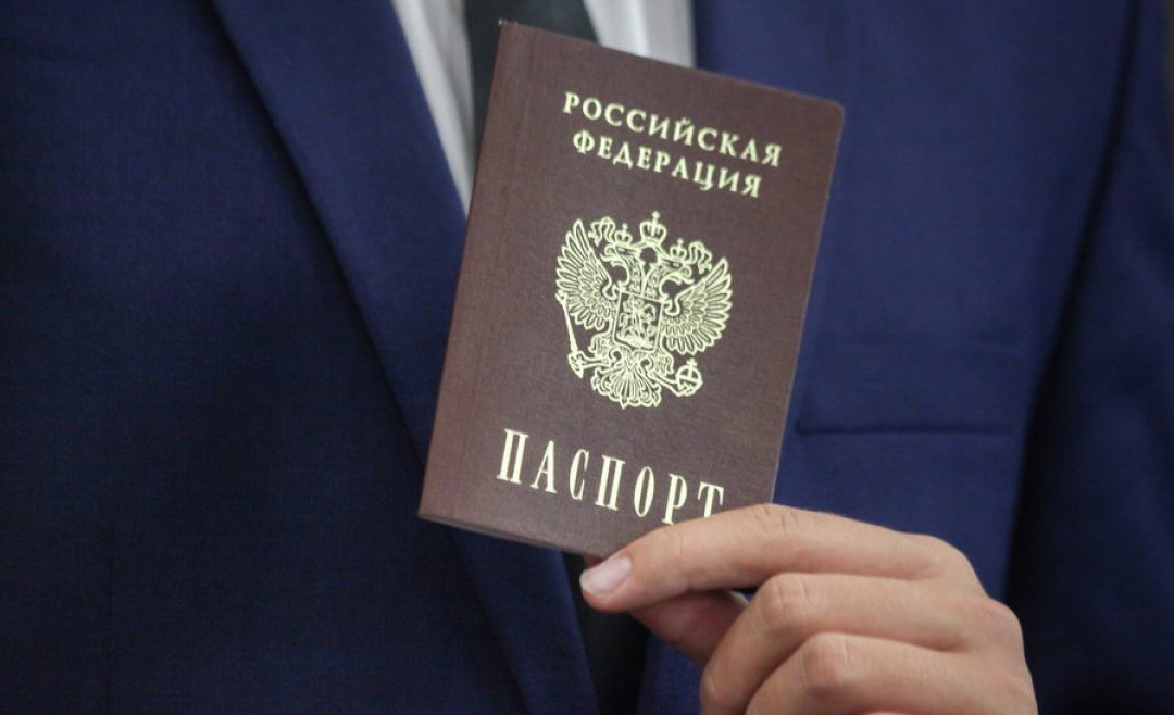 El gobierno ruso quiere emitir «pasaportes dorados» rusos a extranjeros que crean empleos en Rusia.
