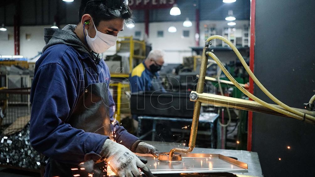ARGENTINA: La actividad industrial mostró signos de recuperación durante el mes de junio y reacciona el consumo